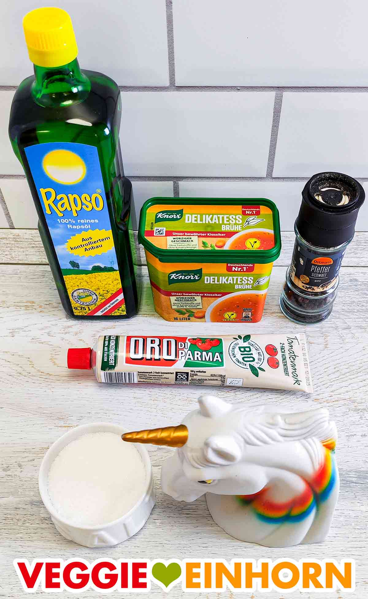 Rapso Rapsöl, Knorr Delikatess Brühe, Ostmann Pfeffermühle, Oro di Parma Tomatenmark, Salz Rapsöl, veganes Gemüsebrühe Pulver, schwarzer Pfeffer, Tomatenmark, Salz
