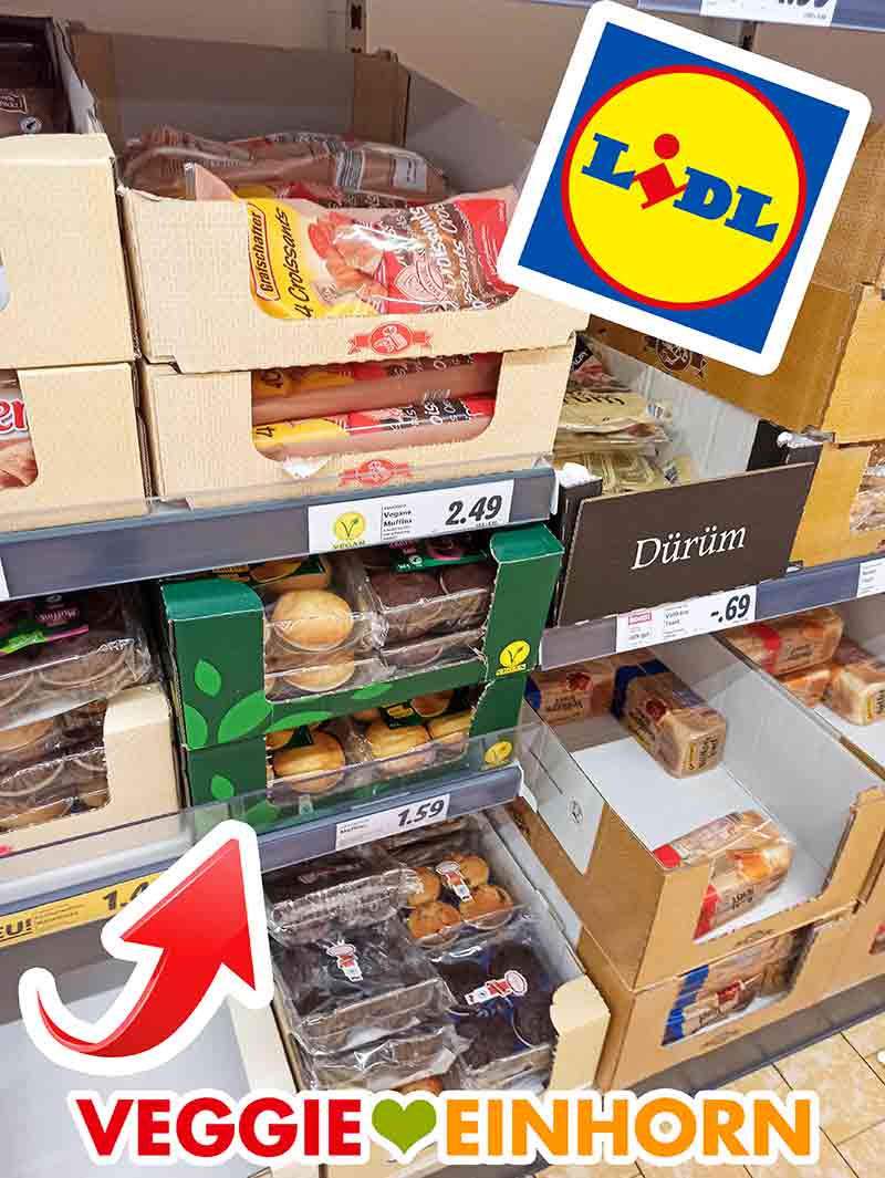 Die veganen Muffins von Vemondo gibt es bei Lidl. Regal bei Lidl mit veganen Muffins