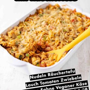 Rezept für veganen Nudelauflauf mit Räuchertofu, Lauch und Tomaten