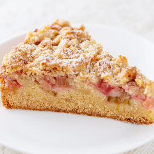 Veganer Rhabarber Streuselkuchen