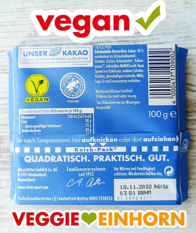 V-Label auf der veganen Schokoladentafel von Ritter Sport V-Label auf der Rückseite der Verpackung Ritter Sport Pur ohne muh
