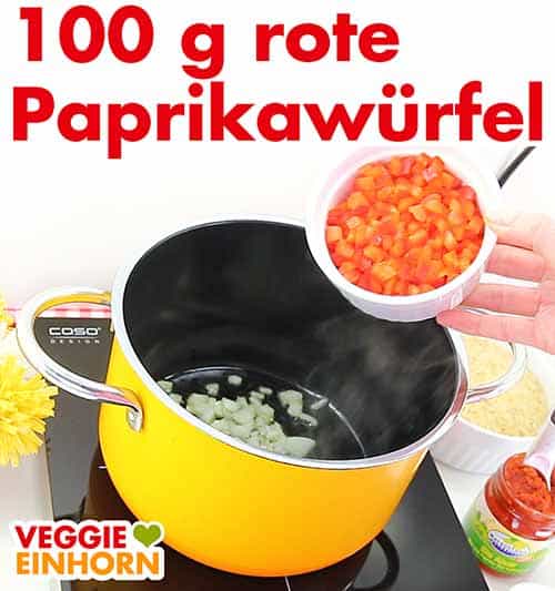 Rote Paprikawürfel zufügen.
