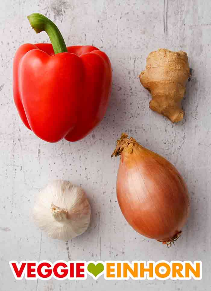 Gemüse für die indische Currysauce Paprika, Ingwer, Knoblauch, Zwiebel