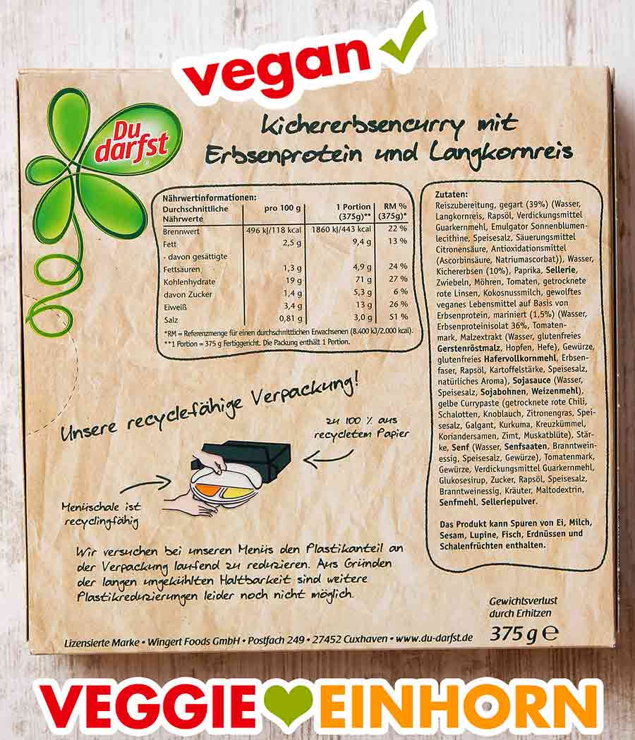 So sieht die Packung des veganen Kichererbsencurrys von hinten aus. Rückseite der Verpackung des veganen Fertiggerichtes von Du Darfst
