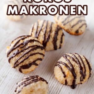 Einfache vegane Kokosmakronen mit Marzipan