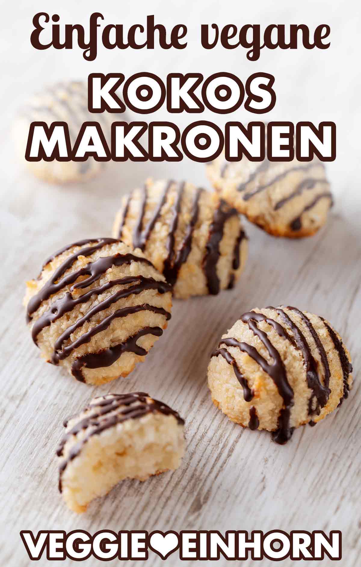Saftige vegane Kokosmakronen ohne Oblaten einfach selber machen. Einfache vegane Kokosmakronen mit Marzipan