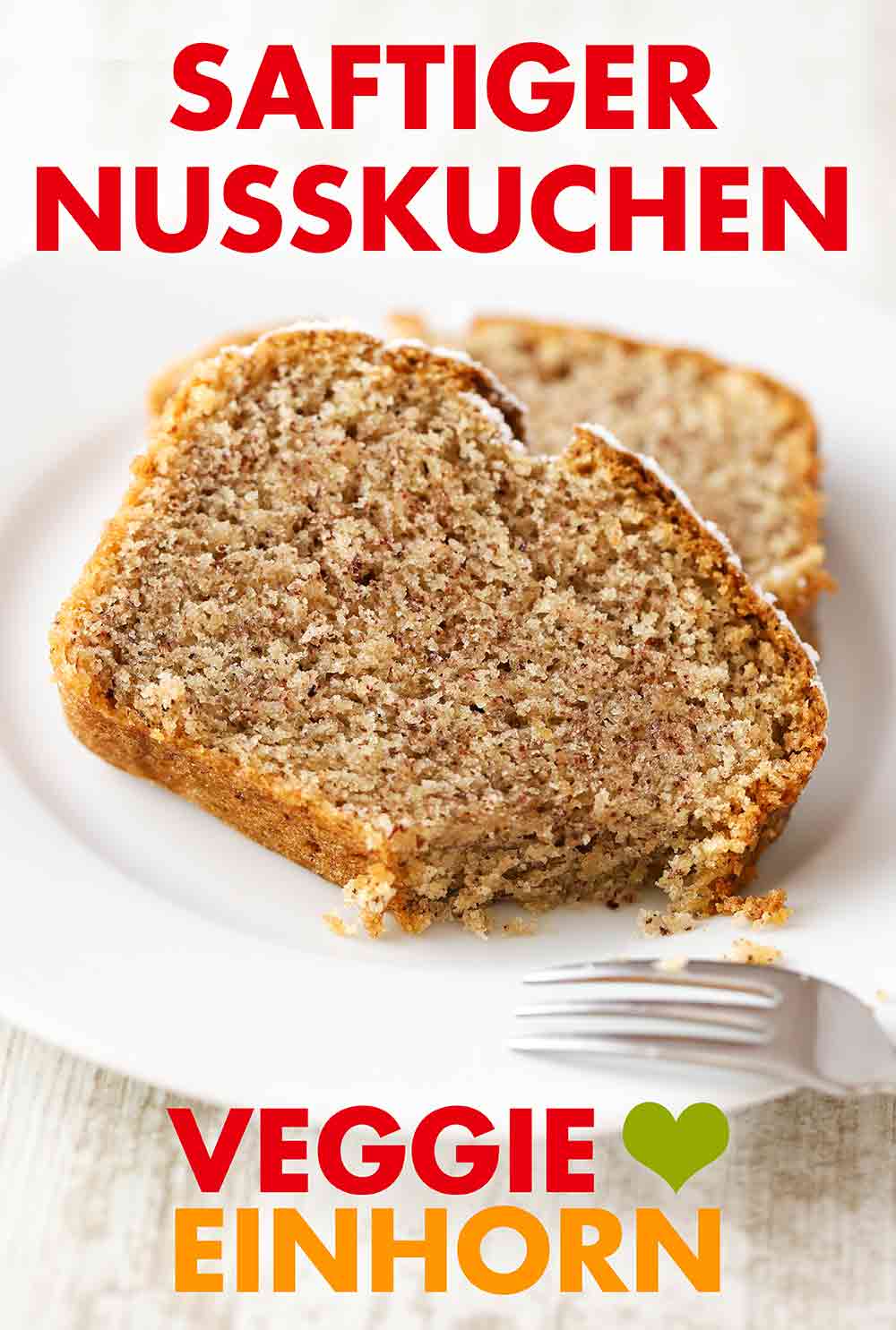 Der vegane Rührkuchen mit Nüssen ist ohne Ei und mit Öl. Zwei Stücke saftiger Nusskuchen