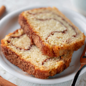 Saftiger veganer Zimtkuchen