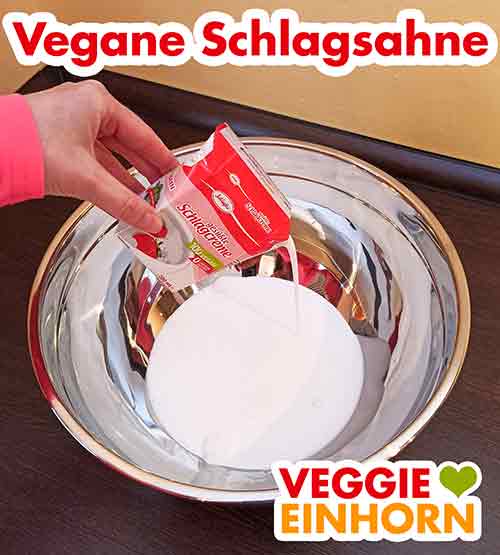 Schlagfix Schlagcreme in einer Schüssel Eine große Rührschüssel mit veganer Schlagsahne