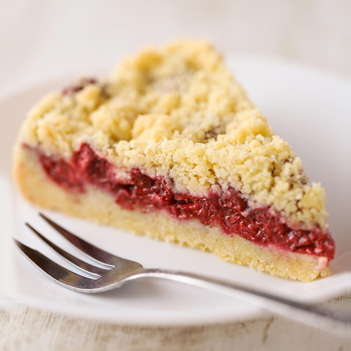 Der schnelle Kirschkuchen mit Streuseln ist vegan und ohne Ei. Schneller Kirsch Streuselkuchen