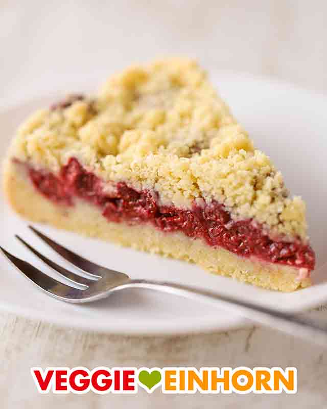 Ein Stück schneller Kirsch Streuselkuchen