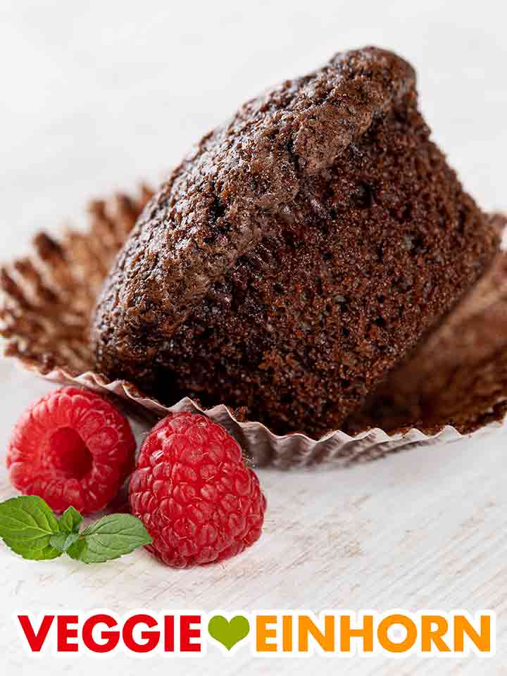 Saftige vegane Himbeer Schokomuffins