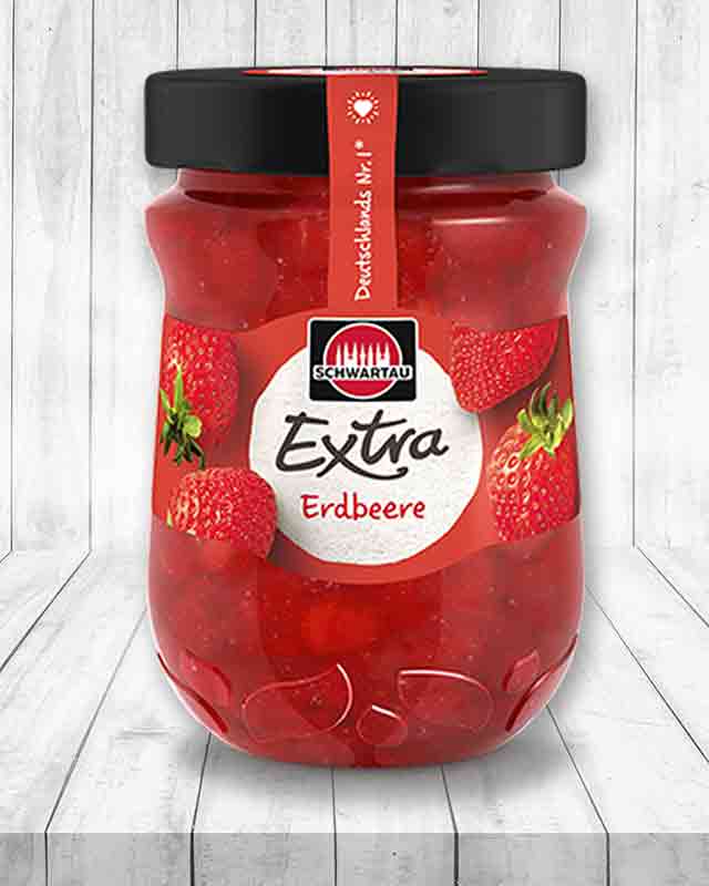Ein Glas vegane Erdbeermarmelade von Schwartau Extra