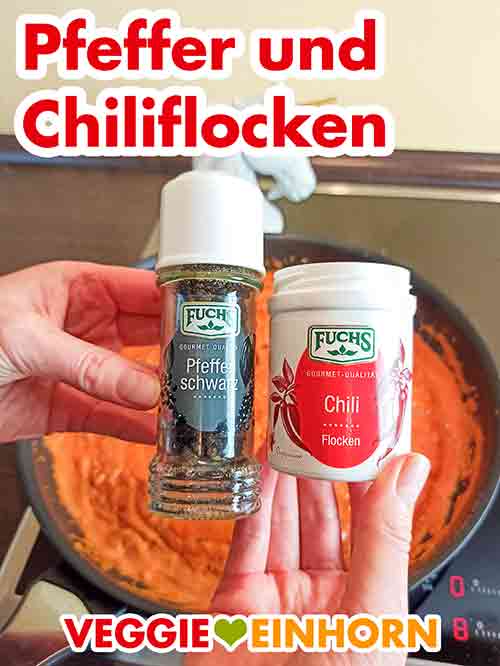 Fuchs Schwarzer Pfeffer und Chili Flocken Eine Pfeffermühle und eine Dose Chiliflocken
