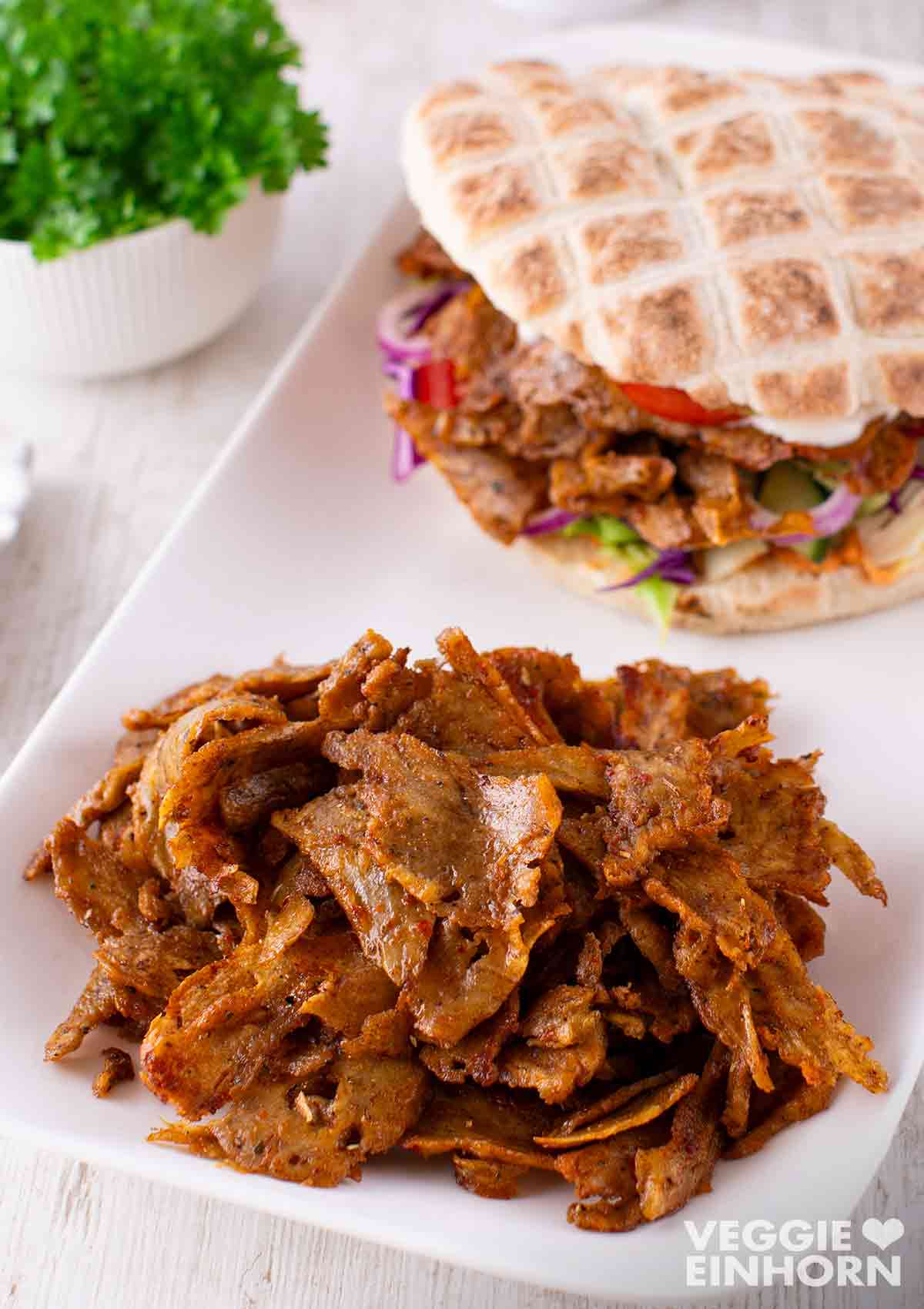 Selbstgemachtes veganes Dönerfleisch aus Seitan Veganes Döner Kebab aus Seitan
