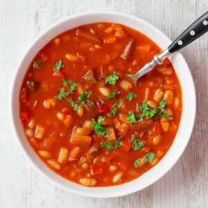 Vegane serbische Bohnensuppe