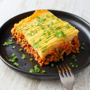 Veganer Shepherd's Pie auf einem Teller