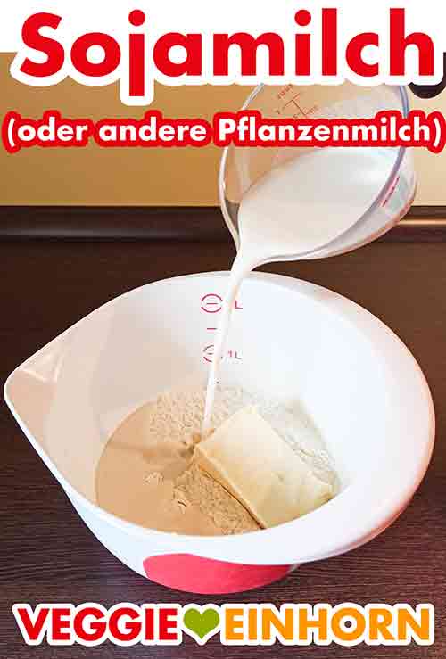 Du kannst Sojamilch oder andere Pflanzenmilch verwenden. Sojamilch wird zugefügt