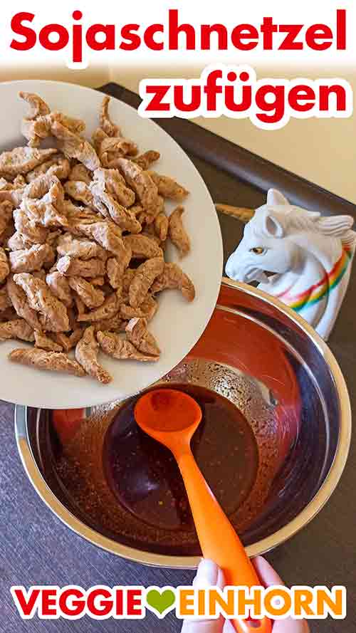 Sojaschnetzel zur Döner Marinade zufügen Sojaschnetzel zur Marinade zufügen