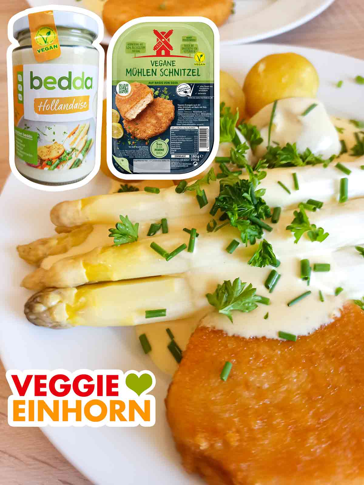 Vegane Sauce Hollandaise von bedda, veganes Mühlen Schnitzel von Mühlenhof, Kartoffeln und frische Kräuter. Teller mit veganem Schnitzel, Spargel und veganer Sauce Hollandaise von bedda