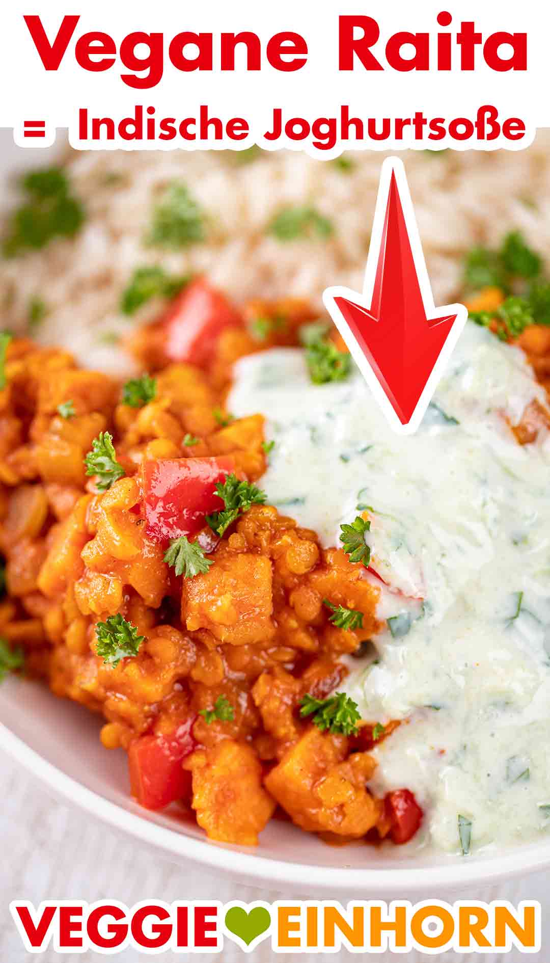 Raita ist eine indische Joghurtsoße mit Minze und Gurke und passt perfekt zum Süßkartoffel Linsencurry. Süßkartoffel Linsen Curry mit veganer Raita