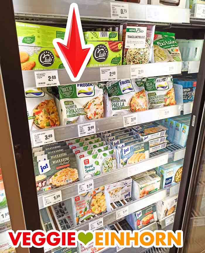 Das Veggie Hühnerfrikassee von Frosta ist vegetarisch und vegan. Das Veggie Hühnerfrikassee von Frosta im Tiefkühlschrank im Supermarkt