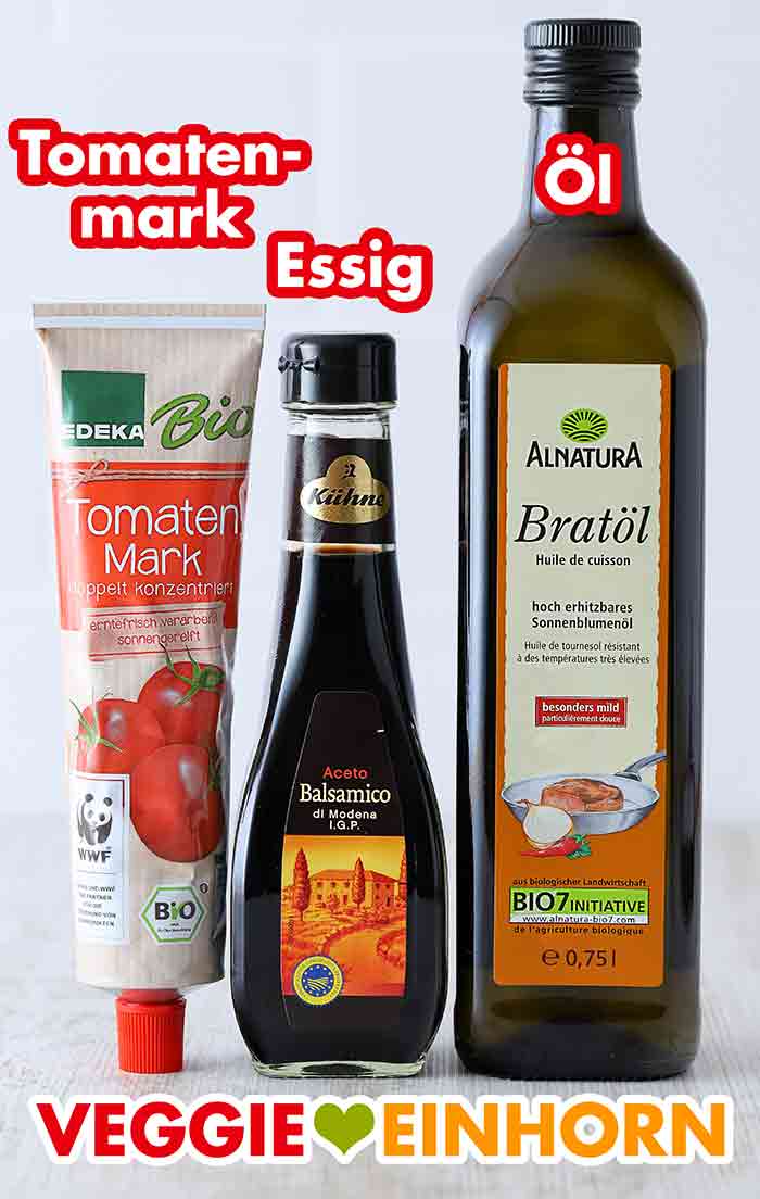 Edeka Bio Tomatenmark, Kühne Aceto balsamico di Modena, Alnatura Bratöl Eine Tube Tomatenmark, eine Flasche Aceto balsamico und eine Flasche Öl