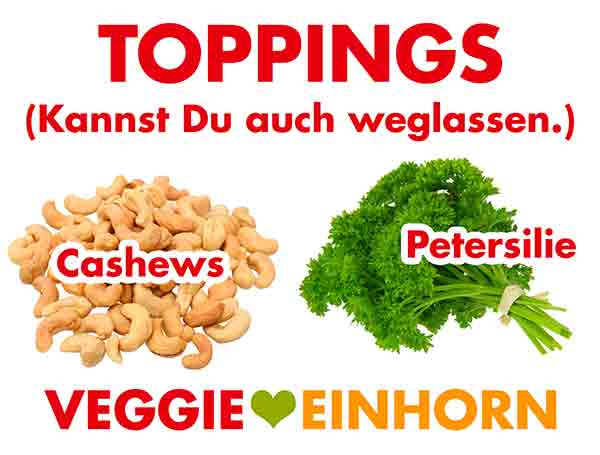 Zum Bestreuen des veganen Chicken Kormas eignen sich Cashewkerne und gehackte Petersilie. Toppings für schnelles veganes Chicken Korma