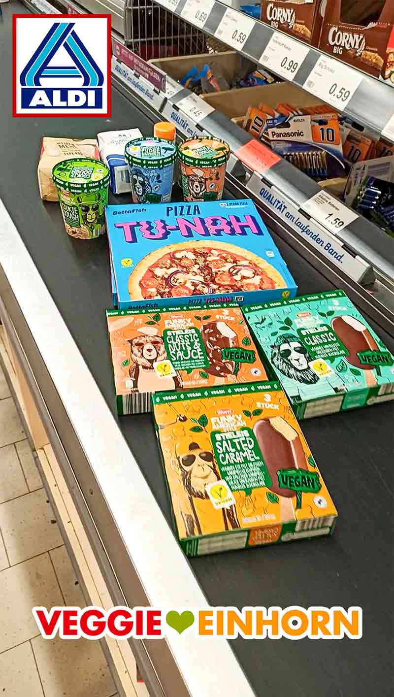 Die vegane Tu Nah Pizza von BettaF!sh auf dem Kassenband bei Aldi Die vegane Thunfisch Pizza an der Kasse bei Aldi