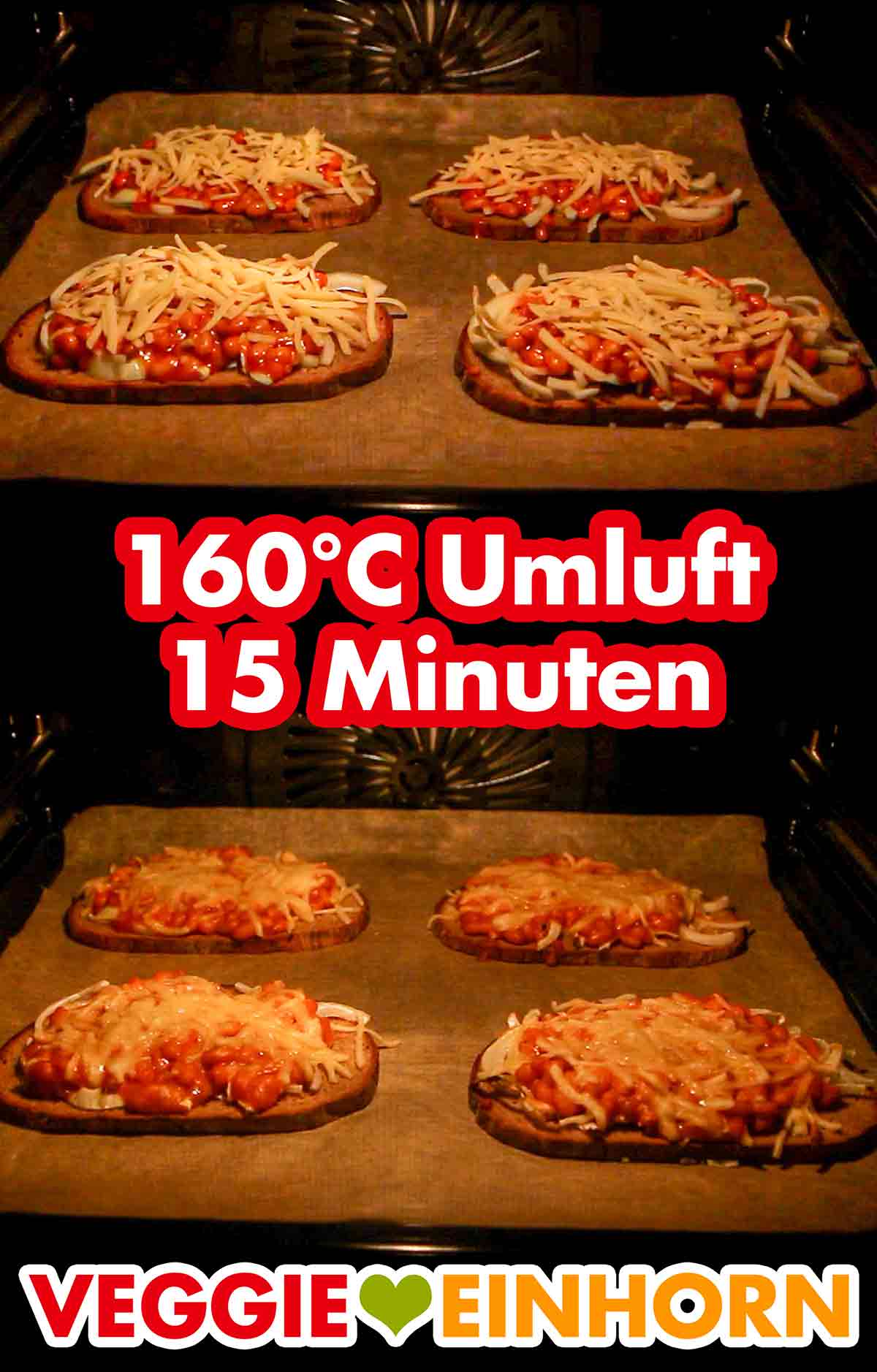 Bei 160 °C Umluft 15 Minuten backen. Brotscheiben mit Baked Beans aus der Dose und veganem Reibekäse überbacken im Ofen