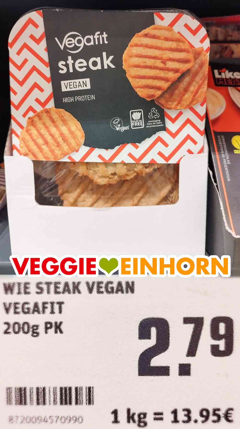 Die Vegafit Steaks haben bei Rewe 2,79 Euro gekostet. Eine Packung Vegafit Steaks im Supermarkt Regal