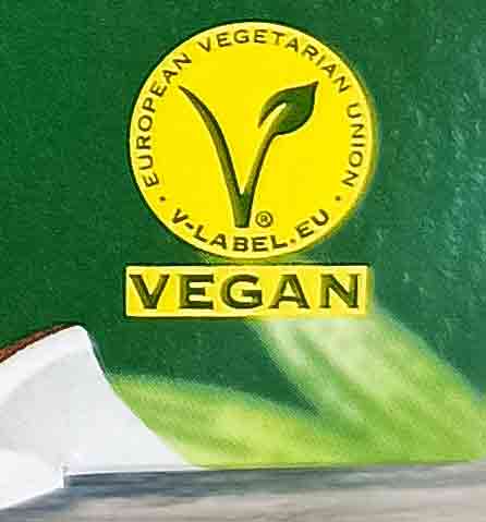 Veganes V-Label auf dem veganen Mousse au Chocolat von Müller Milch Vegan Zeichen auf der Packung von Müller Vegan Mousse Schoko