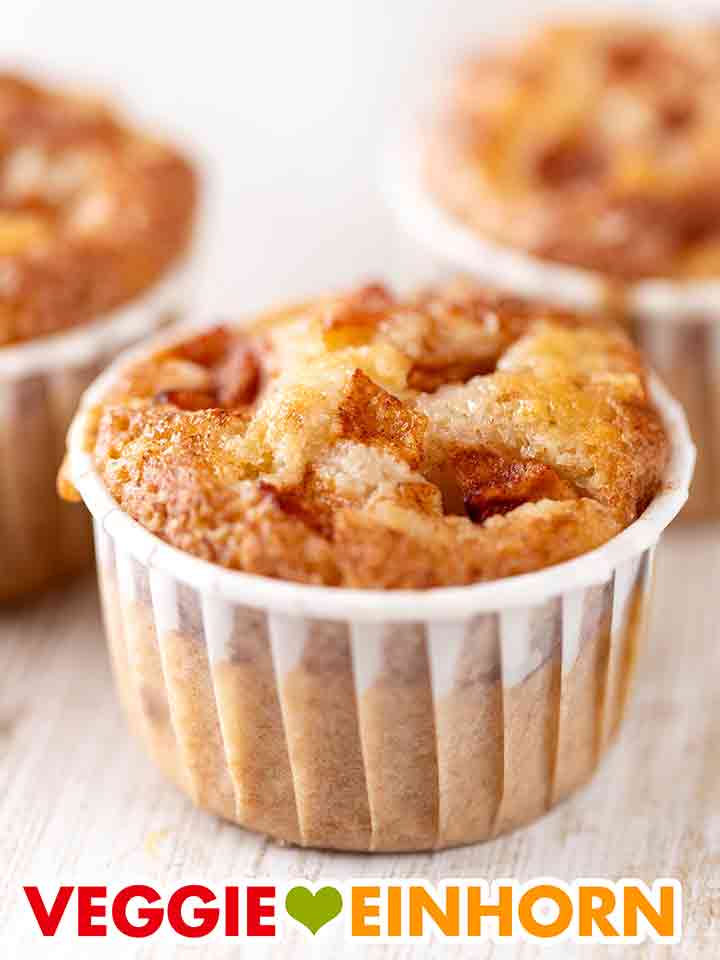 Nahaufnahme von veganen Apfel Zimt Muffins