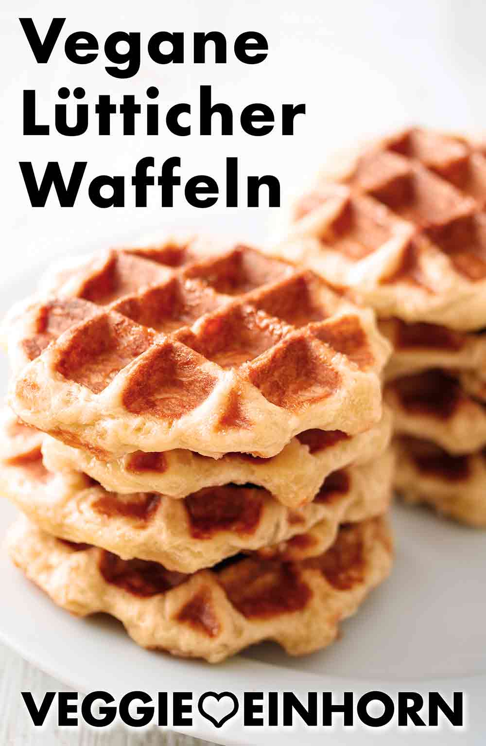 Die veganen Lütticher Waffeln sind aus dem belgischen Waffeleisen. Vegane Lütticher Waffeln auf einem Teller