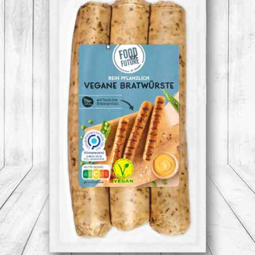 Eine Packung vegane Bratwürste von Penny