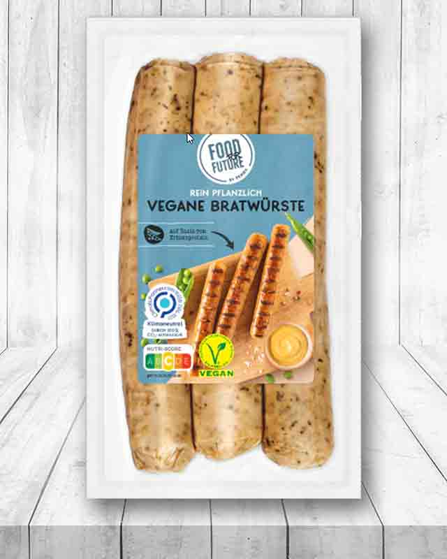 Eine Packung vegane Bratwürste von Penny