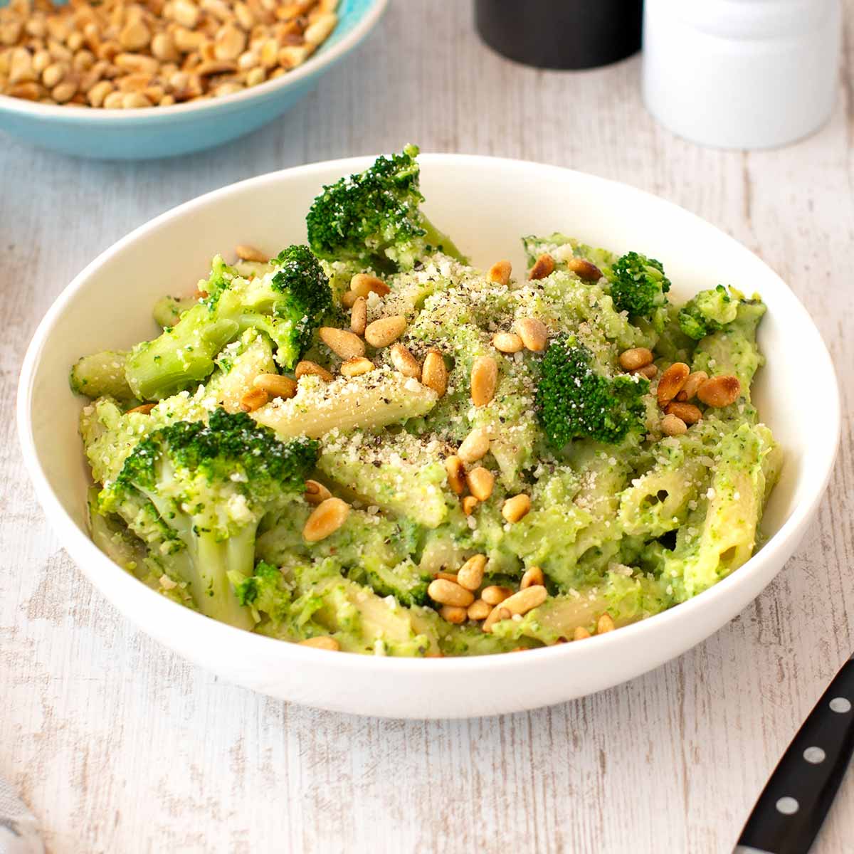 Nudeln mit veganer Brokkoli Soße