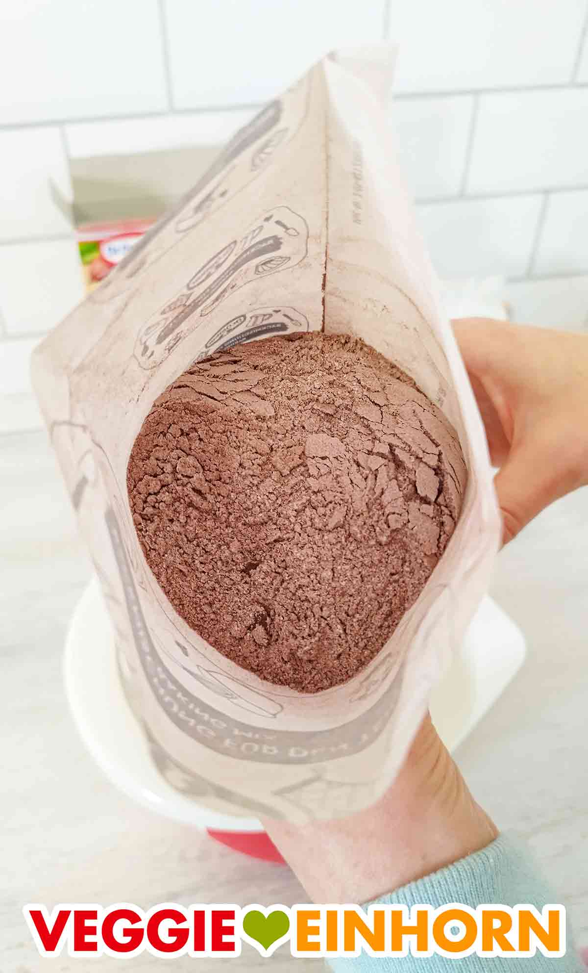 So sieht die vegane Brownie Backmischung aus. Vegane Brownie Backmischung von Dr. Oetker LoVE it! in der Tüte