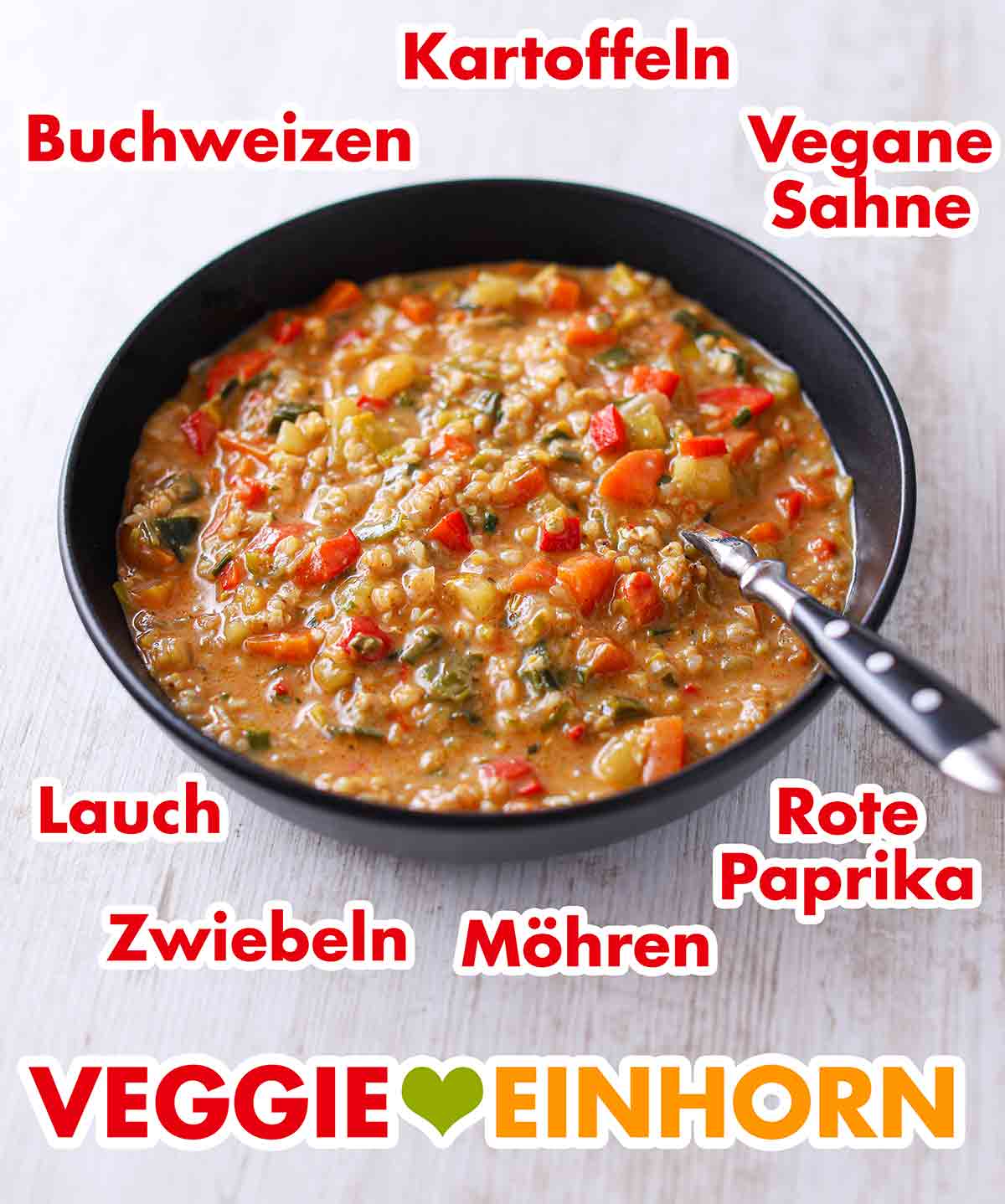 Die Buchweizensuppe enthält Gemüse, Kartoffeln und vegane Sahne. Buchweizensuppe mit Gemüse und Kartoffeln