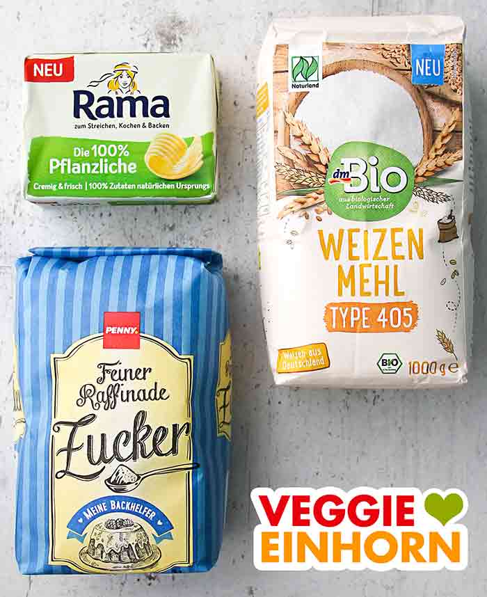 Vegane Butter von Rama. Weizenmehl von dm Bio und Zucker von Penny Vegane Butter, Mehl und Zucker