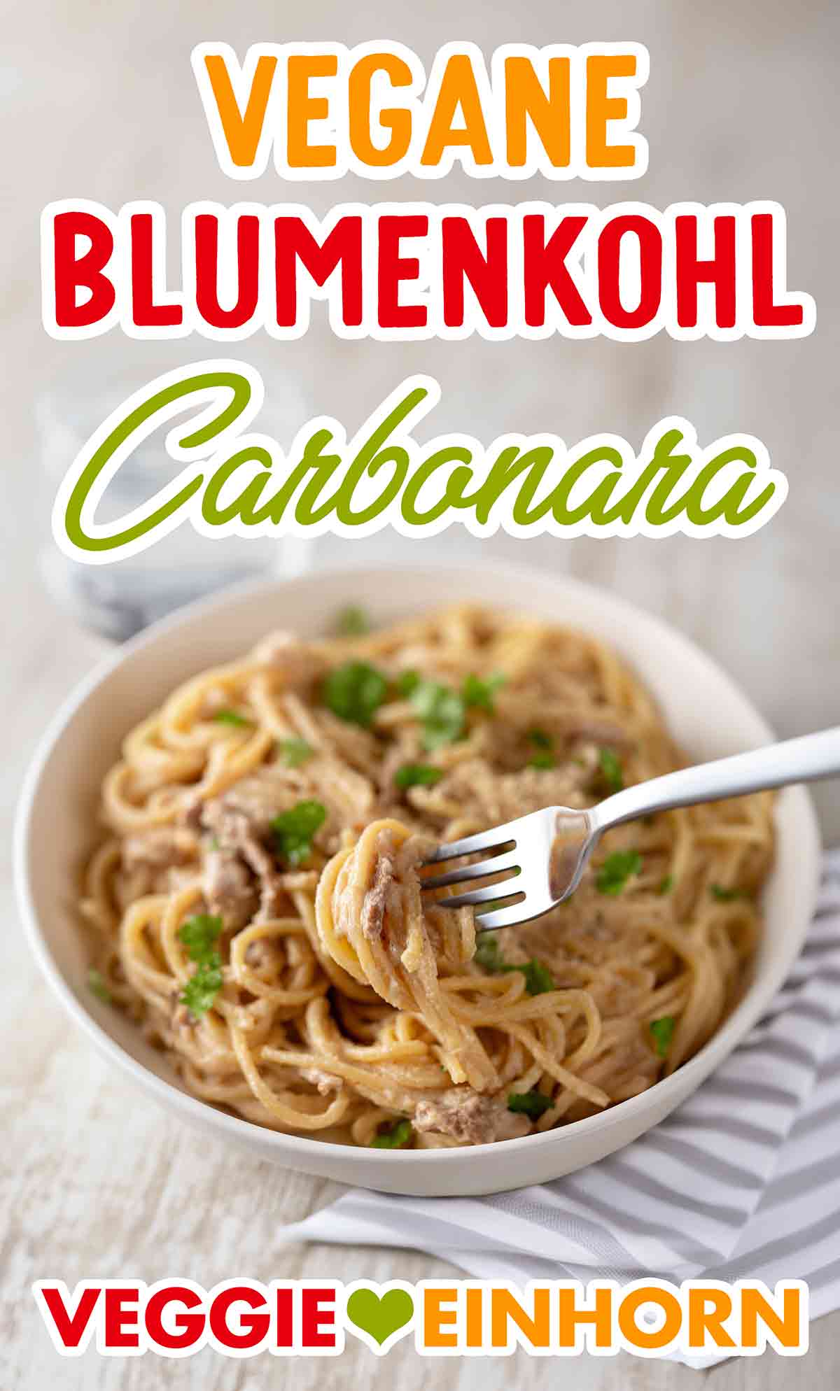 Vegane Blumenkohl Carbonara Spaghetti Carbonara mit Blumenkohl-Cashew-Soße und veganem Speck