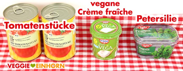Vegane Creme fraiche, Tomatenstücke aus der Dose, Petersilie Vegane Creme fraiche, Tomatenstücke aus der Dose, Petersilie
