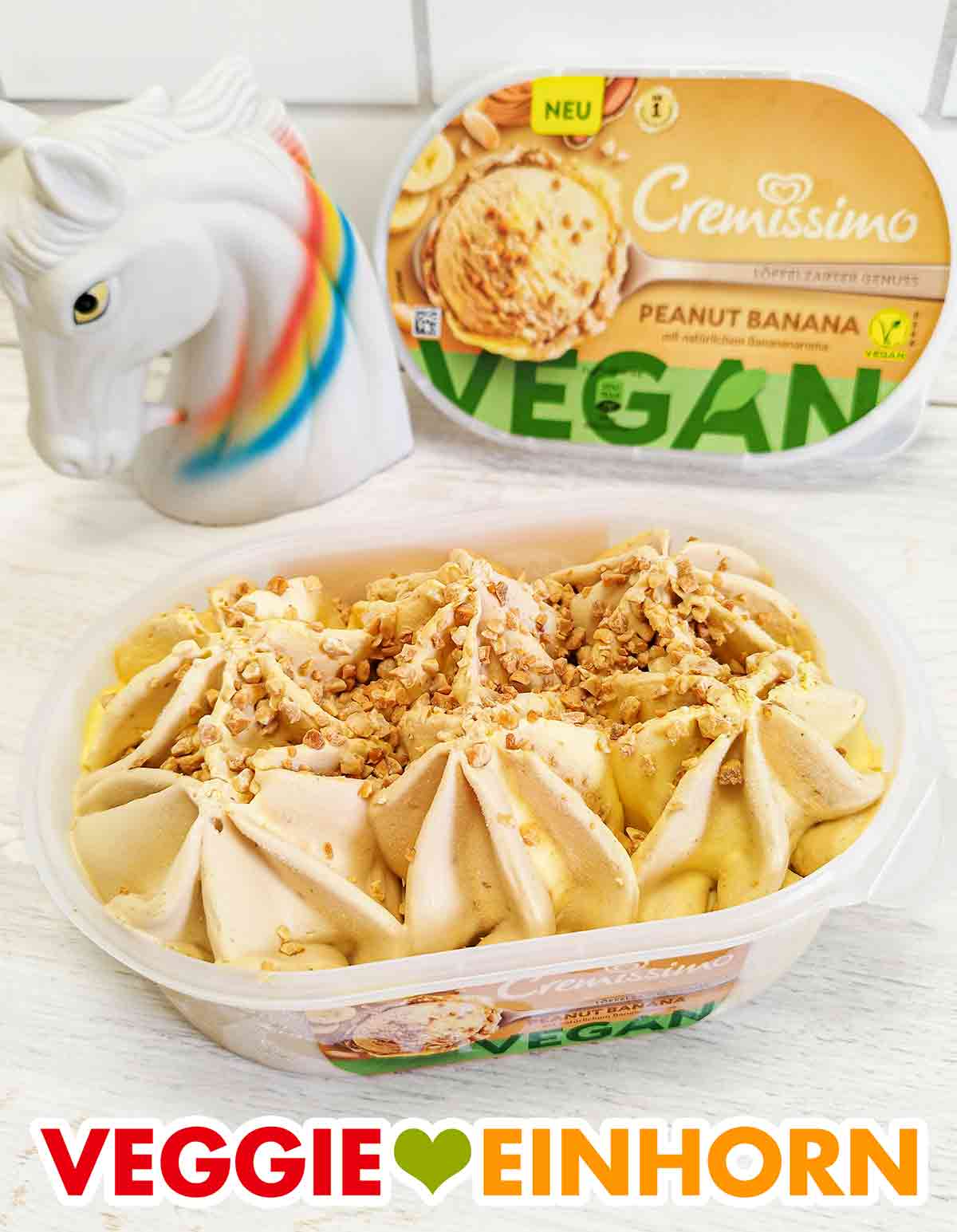 Das Cremissimo Peanut Banana ist eine vegane Eiscreme von Langnese. Veganes Erdnuss Eis und Bananen Eis in der Packung von Cremissimo