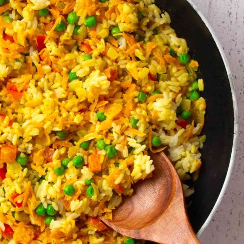 Vegane Gemüsepfanne mit Frischkäse und Reis