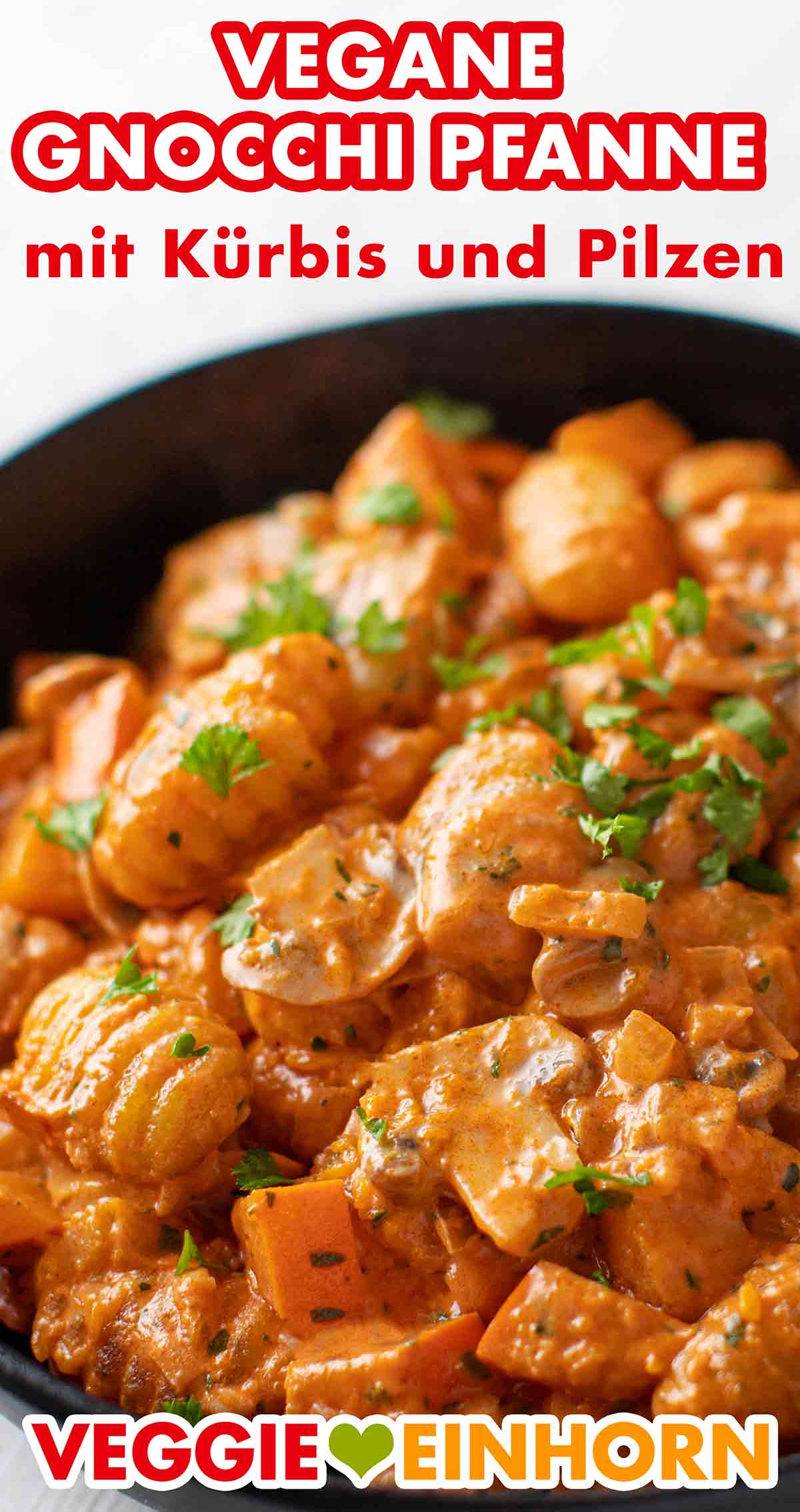 Das vegane Hauptgericht mit Gnocchi, Kürbis und Champignons ist sehr lecker. Vegane Gnocchipfanne mit Kürbis und Pilzen