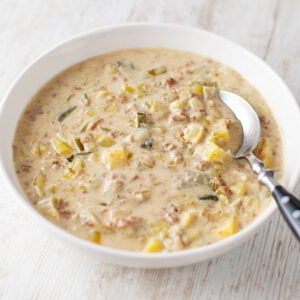 Vegane Käse Lauch Suppe mit veganem Hack