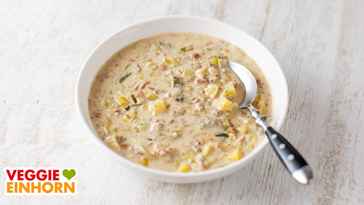 Vegane Käse Lauch Suppe mit veganem Hack