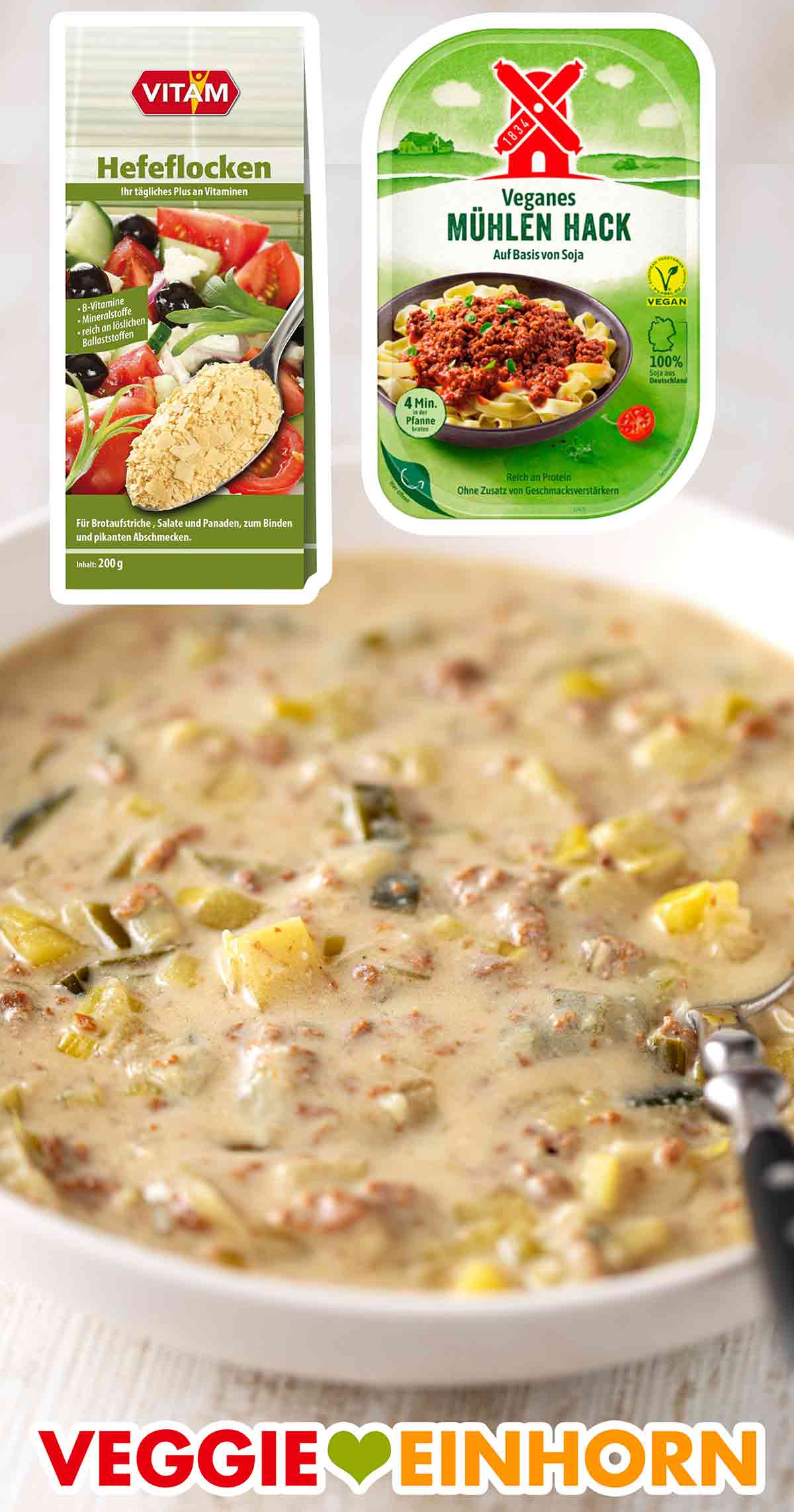 Ich habe Vitam Hefeflocken und veganes Mühlen Hack verwendet. Ein Teller vegane Käse-Lauch-Suppe mit einer Packung Hefeflocken und einer Packung veganem Hackfleisch