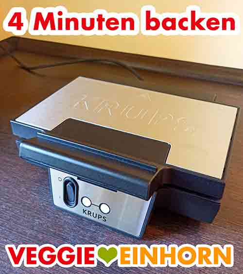 Die Waffeln backen im Waffeleisen. Lütticher Waffeln backen im belgischen Waffeleisen