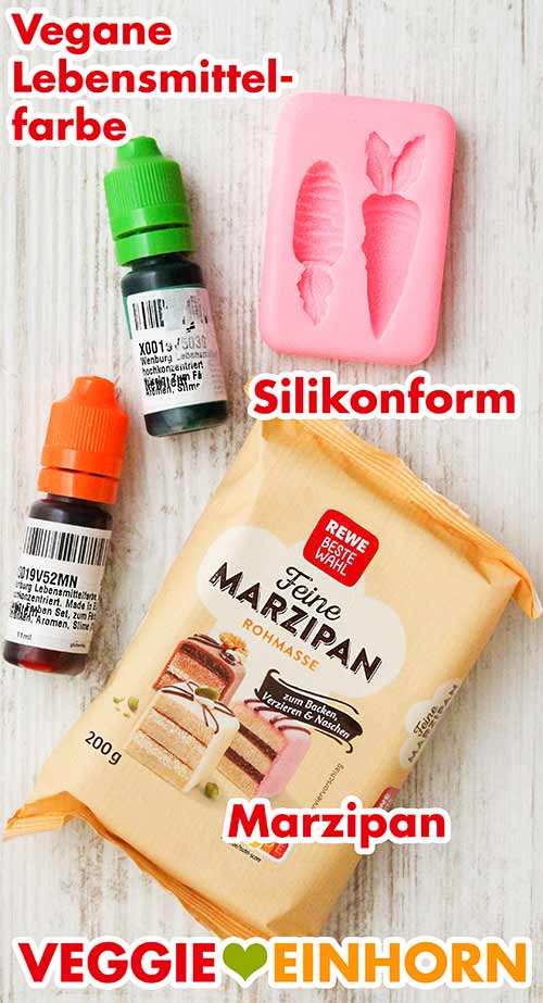 Orange und grüne vegane Lebensmittelfarbe, eine Form für Karotten und eine Packung Marzipan Rohmasse von Rewe. Vegane Lebensmittelfarbe, eine Silikonform und Marzipan Rohmasse